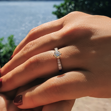 Lade das Bild im Galerie-Viewer, KAT EVE Beispiel Individualanfertigung Verlobungsring Natalie