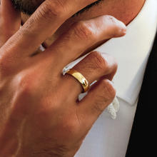Lade das Bild im Galerie-Viewer, KAT EVE Ehering 'Halfround Harmony Medium' 750 (18k) echtes Gold
