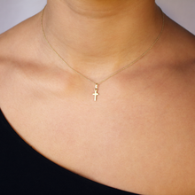 Lade das Bild im Galerie-Viewer, KAT EVE 'Crucial Cross' Anhänger mit Kette echtes Gold