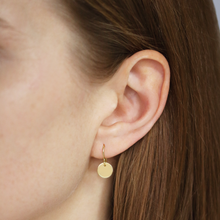 Lade das Bild im Galerie-Viewer, KAT EVE 'Dangle Disc' Ohrringe Paar echtes Gold