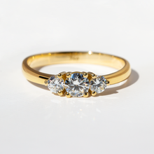 Lade das Bild im Galerie-Viewer, KAT EVE Beispiel Individualanfertigung Verlobungsring Claudia K.