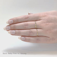 Laden und Abspielen von Videos im Galerie-Viewer, KAT EVE &#39;Basic Baby Fine&#39; Ring echtes Gold
