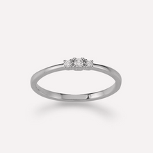 Lade das Bild im Galerie-Viewer, KAT EVE &#39;Terrific Trilogy&#39; Ring mit drei echten Diamanten echtes 585 Gold
